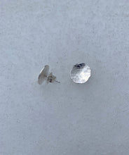 Load image into Gallery viewer, Hammered Silver Disc Earrings 1/2"