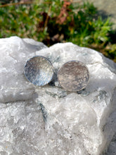 Load image into Gallery viewer, Hammered Silver Disc Earrings 3/4"