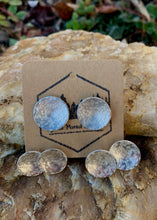 Load image into Gallery viewer, Hammered Silver Disc Earrings 3/4"