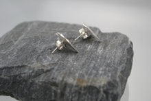 Load image into Gallery viewer, Hammered Heart Earrings