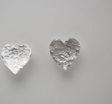Load image into Gallery viewer, Hammered Heart Earrings