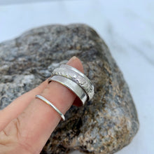 Load image into Gallery viewer, Floral Spinner Ring / Spinner Ring with Floral Band