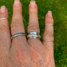 Load image into Gallery viewer, Floral Band Ring