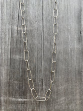 Load image into Gallery viewer, Paperclip Necklace 18&quot;
