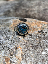 Load image into Gallery viewer, Sundials Ring on Deco Band
