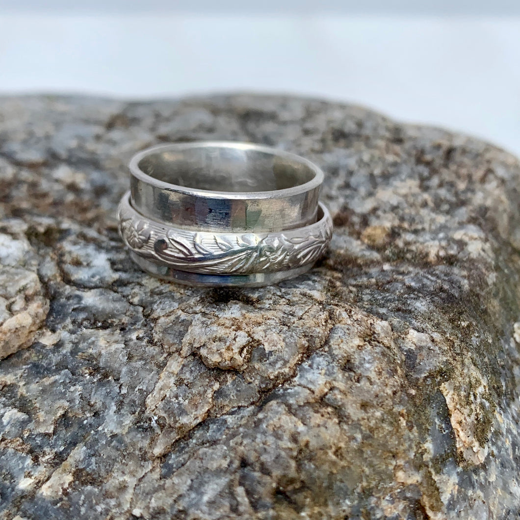 Floral Spinner Ring / Spinner Ring with Floral Band