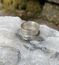 Load image into Gallery viewer, Spinner Ring with Faceted Band
